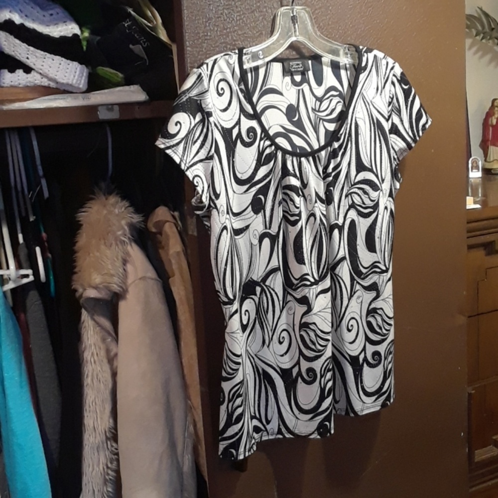 Black/White Blouse